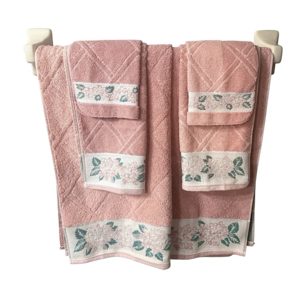 Vintage Elegant Home By Santens 100% Cotton Embroidered  Floral Pink Towel Set